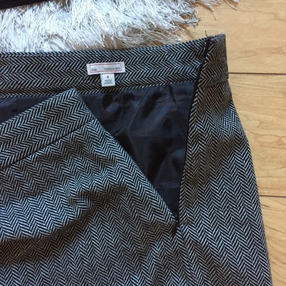 SOLD Herringbone Mini Skirt - Picture 4 of 4